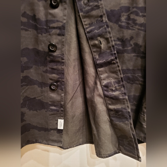 AE Tiger Camo Shacket - Picture 2 of 3